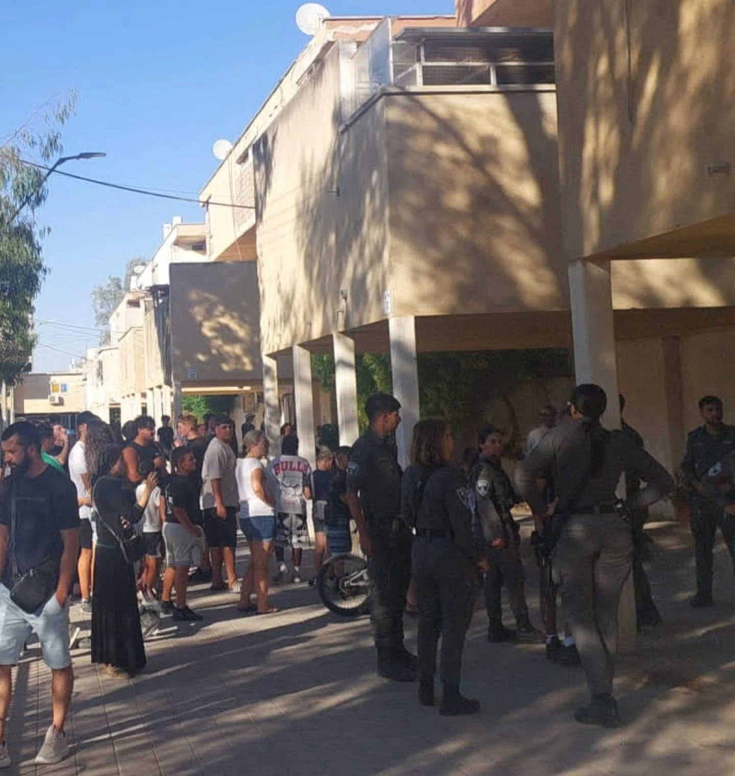 כוחות המשטרה בקטטה בשכונת הפטיו בערד