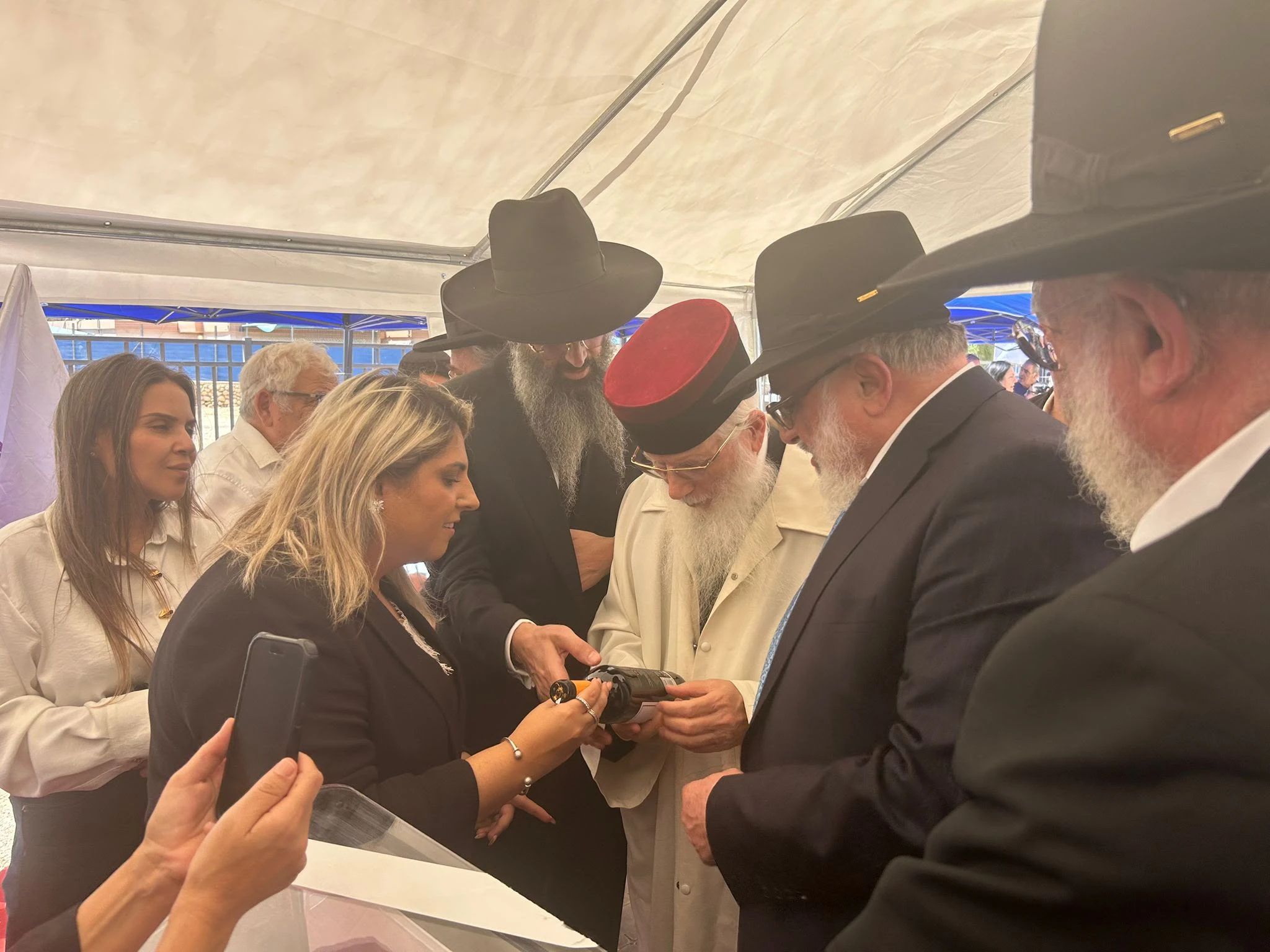 ראשת מועצת ירוחם נילי אהרון במעמד הכרזת שם הרחוב