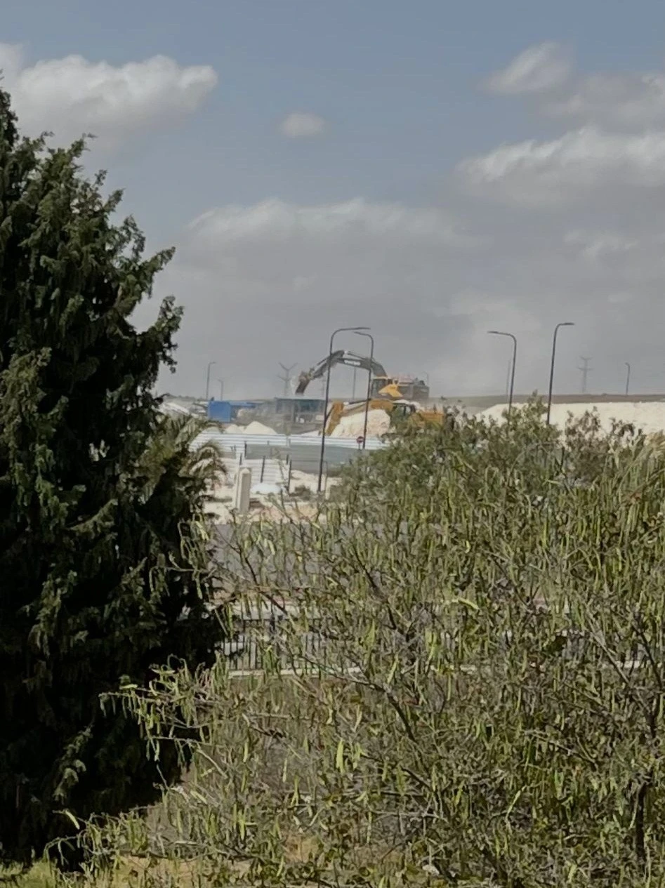 עבודות הפיתוח מחלון ביתה של נורית
