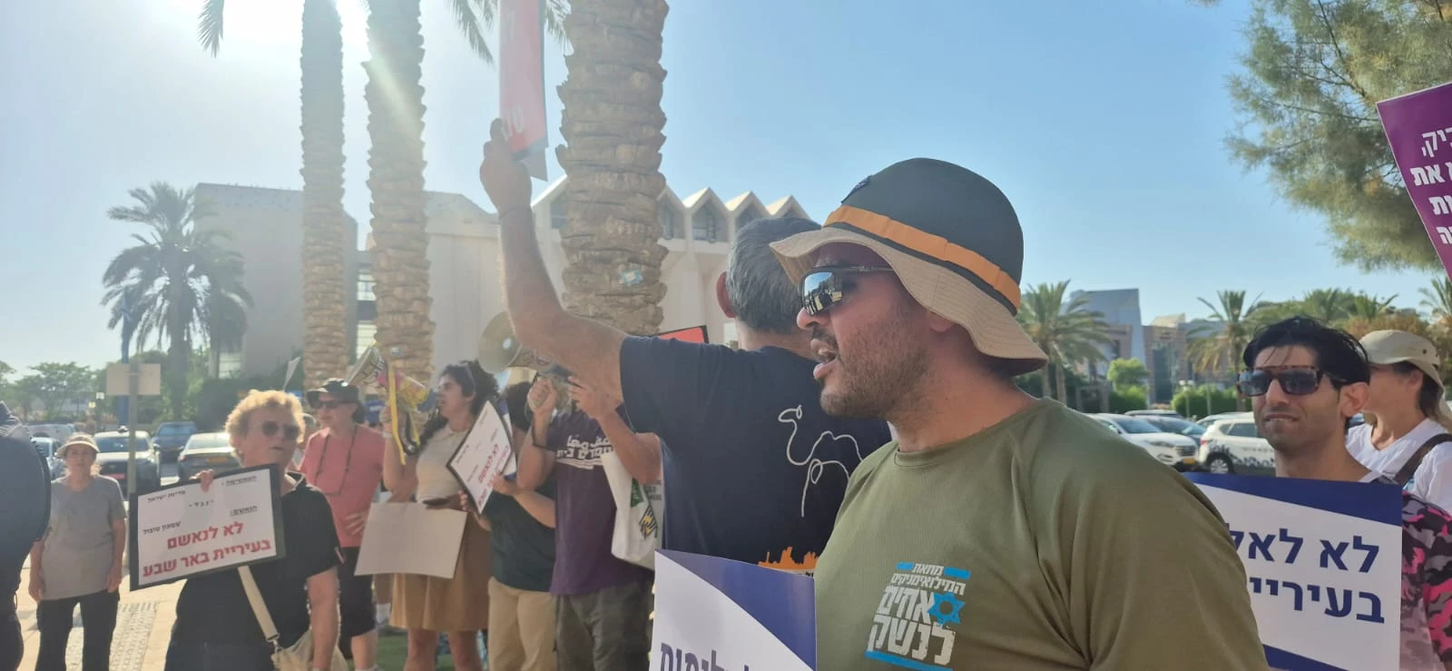 הפגנה מול עיריית באר שבע בדרישה לפטר את סגן ראש העיר טובול