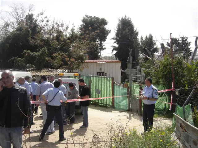 שני פורצים נוספים נמלטו מהמקום.