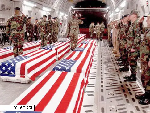 ארונות חיילים אמריקאים הרוגים מוטסים מעירק לארצות הברית