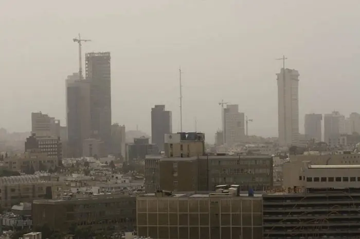 הכובד היום באויר, ובנוסף - גם קצת קשה לראות מה עושים בנידון, איך, ועם מי
