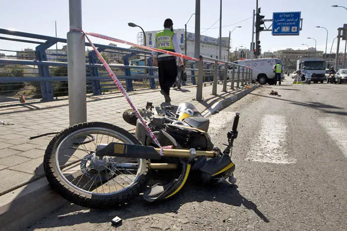 "רוכב האופנוע היה שרוע על הכביש"