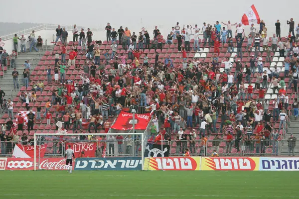 לא נשארו לחלוק כבוד לשחקנים. אוהדי סכנין