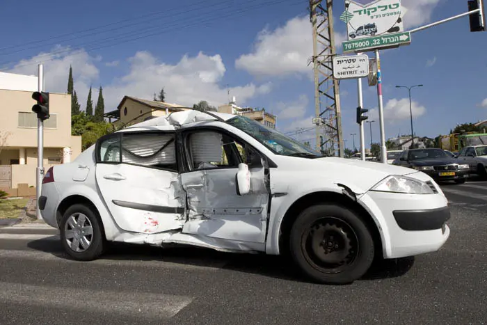 הבייביסיטר לא איבדה את עשתונותיה ומיהרה להחזיר את הרכב לחנייה