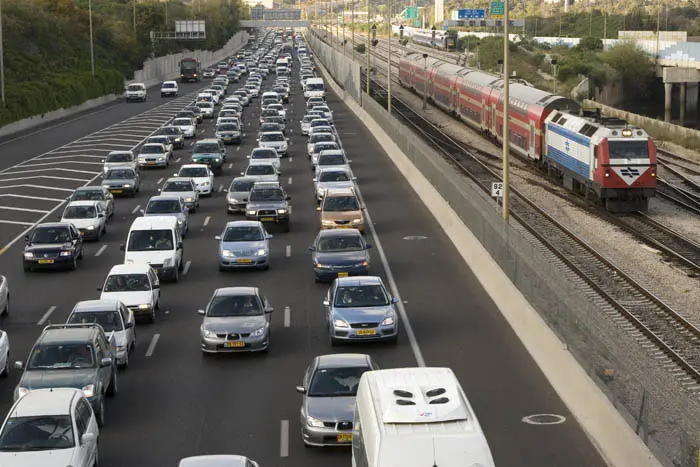 המכוניות הופכות את העיר למקום מסוכן ולא נעים