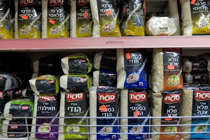 חלק מהרשתות בחרו להעלות את המחיר וחלק ממתינות. אורז בסופר