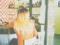 The Laundry Cafe.  הרגשה של תחנת אנדרגראונד בריטית שתי פסיעות משוק הכרמל