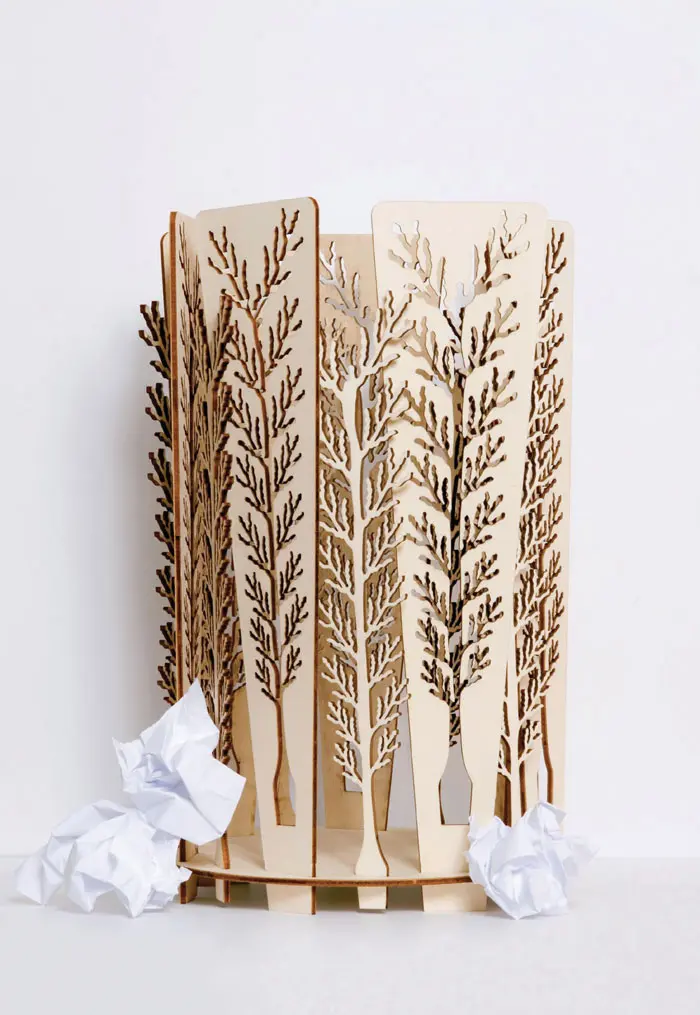סל ניירות מעץ ליבנה בחיתוך לייזר, בעיצוב Matali עץ