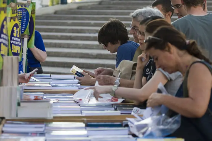 כאן כן יהיו הנחות גדולות. שבוע הספר בתל אביב