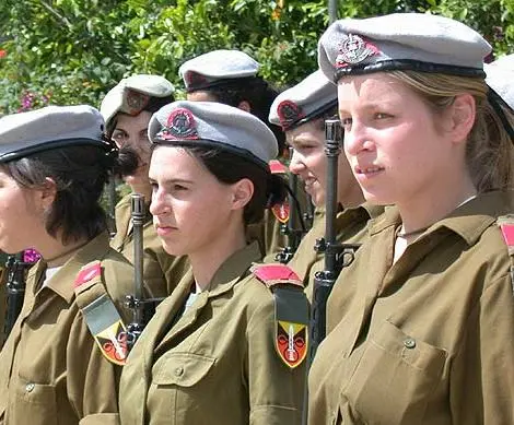 חיילות. מחקר גילה כי 1 מתוך 5 חיילות הוטרדו מינית