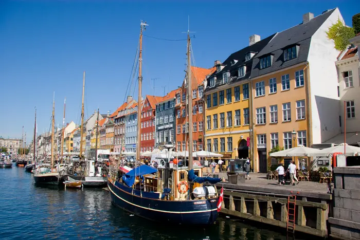 דנמרק מצטיינת בחדשנות טכנולוגית ובאקלים פוליטי הנקי משחיתות ציבורית. קופנהאגן