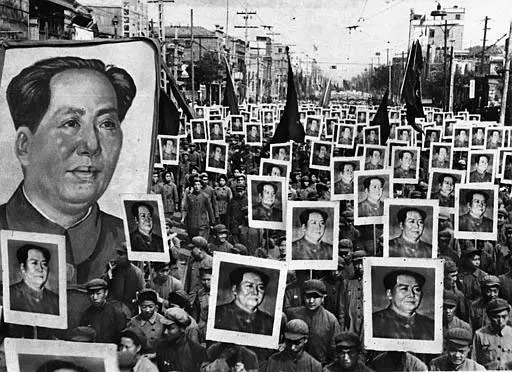 הפגנה בעד מנהיג המפלגה הקומיניסטית של סין מאו דזה דונג