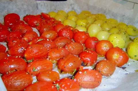 כל כך הרבה עגבניות קיפחו את חייהן בדרך לסלט המושלם