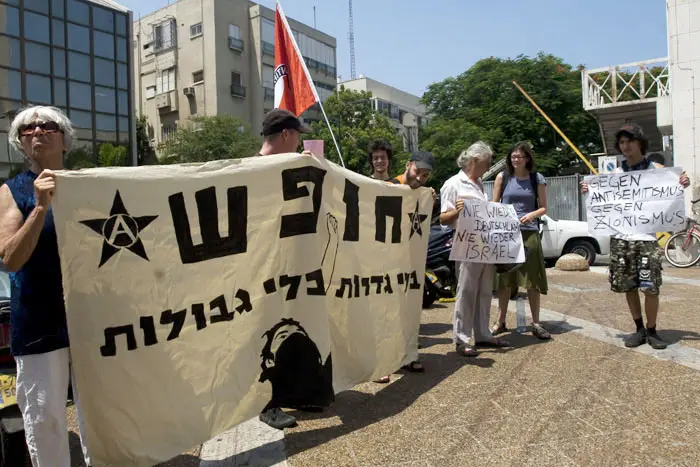 "החלטנו לקיים הפגנה בתור סולידריות עם פעילים פוליטיים מכל העולם". המפגינים, היום