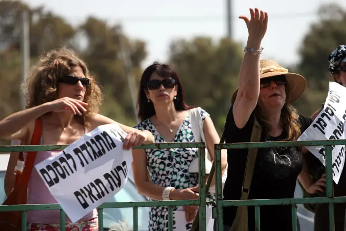 המורים מסתובבים בתחושת אי ודאות נוראית. הפגנה נגד אופק חדש