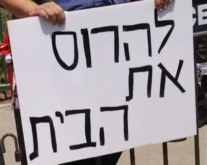 "ההחלטה בסוף היא של אלוף פיקוד העורף". הפגנה בצור בהאר