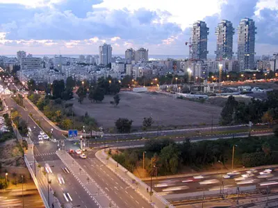 כ-4 מיליון איש, שאינם תושבי העיר, נוהגים לפקוד את תל אביב בממוצע אחת לשלושה שבועות. ת"א