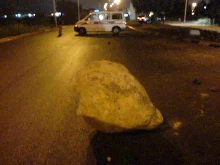 הסלע בו התנגש הרכב