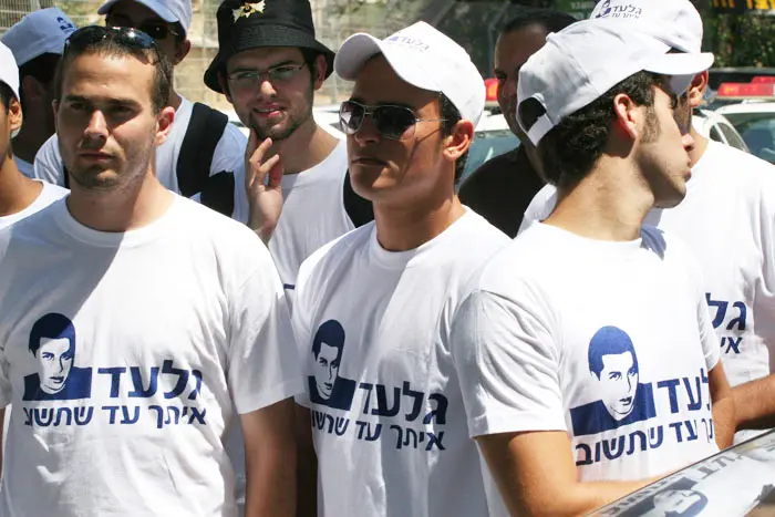 "בין חברי הצוות הייתה אחווה מיוחדת של לוחמים שקשה להסביר". חבריו של שליט לפלוגה