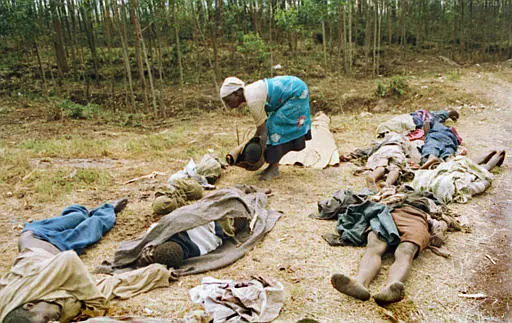 "סדיזם מפלצתי". תמונות הרצח ברואנדה בשנות התשעים