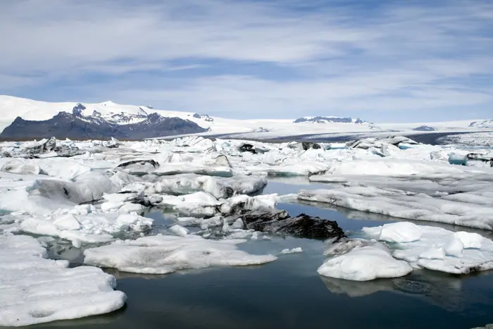 "מדענים חזו כבר מזמן כי בשל להתחממות הגלובלית, הקוטב הצפוני יתחמם והקוטב הדרומי יישאר יציב במשך תקופה ארוכה יותר"