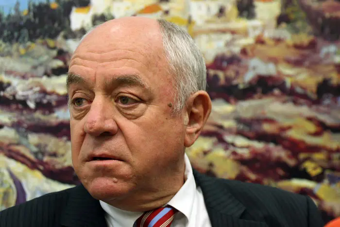 שילוב של האטה חריפה וגירעון גדול. שר האוצר רוני בר-און