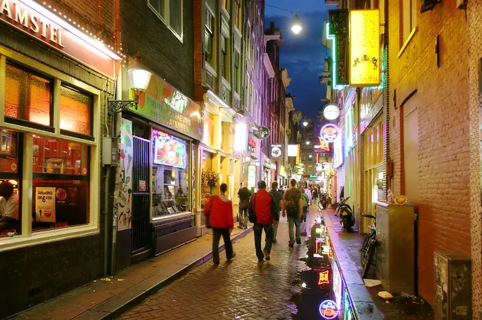 עד סוף שנת 2008 צריכת פטריות נחשב לסוג של גאווה עירונית באמסטרדם, ואז קרו טרגדיות קטלניות