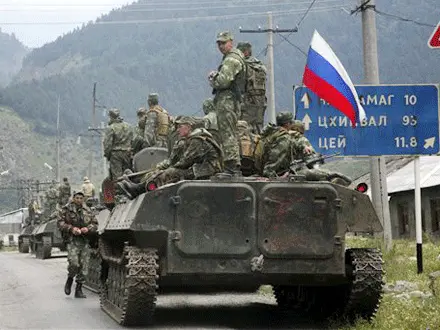 טנקים רוסים בדרך לדרום אוסטיה