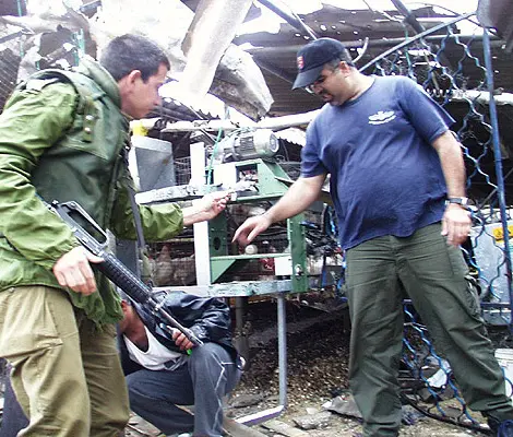 נפילת הפגז ביישוב בצפון   צילום: ישראל סאן