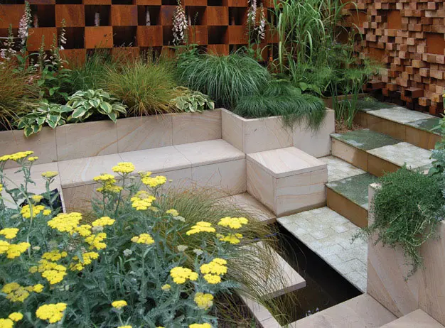 הגן "The Pemberton Greenish Recess Garden" נבנה בהשראת סגנונו של האדריכל פרנק לויד-רייט ומבוסס על גיאומטריה של קוביות. הקירות המפוסלים יוצרים עומק ואף משלבים בתוכם את עצי הגן