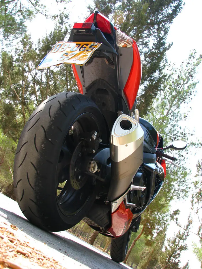 מבחן דו גלגלי סוזוקי GSXR750