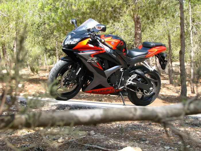 מבחן דו גלגלי סוזוקי GSXR750