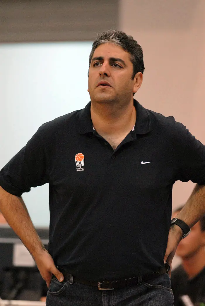 הרימו ידיים. רבי