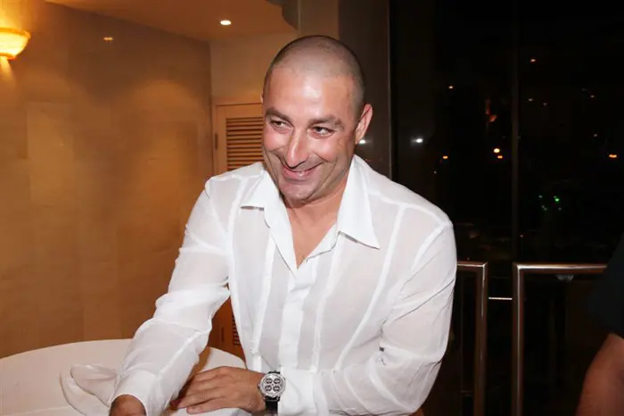בניין הליפסטיק. ג'קי בן זקן