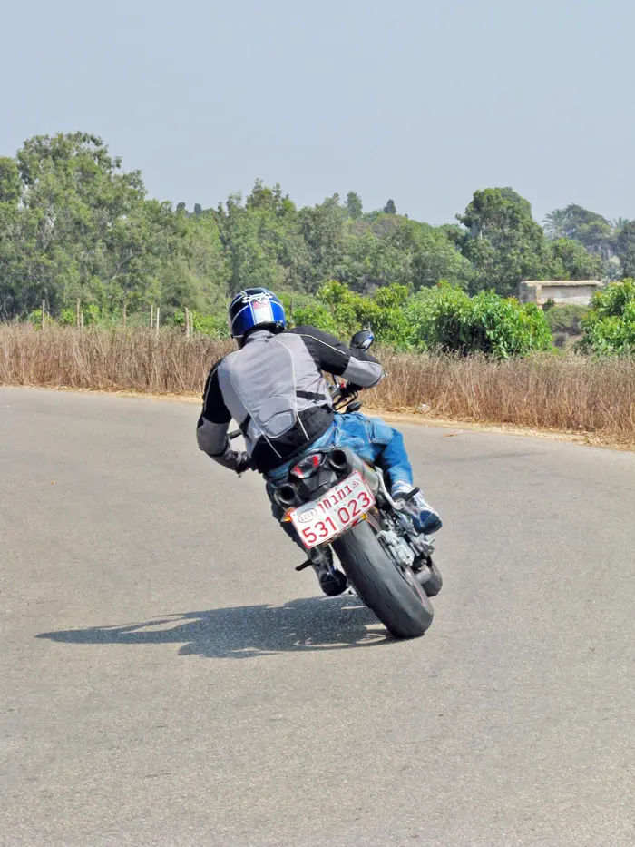 מבחן KTM סופר דיוק 990