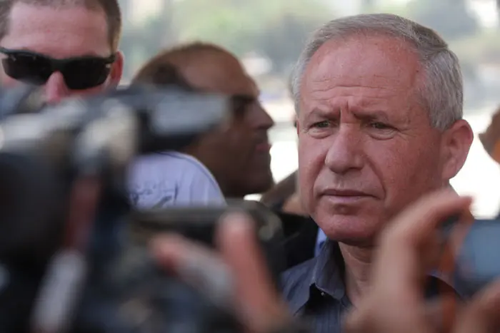 "העובדה שראש הממשלה הפלסטינית, סלאם פיאד, פועל כדי ליצור עובדות בירושלים, בין היתר על ידי הקצאת מיליוני דולרים לכך, צריכה להדאיגנו מאוד". דיכטר
