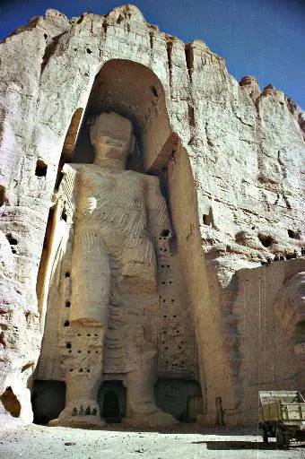 אחד מפסלי הבודהה שנהרסו בידי הטליבן