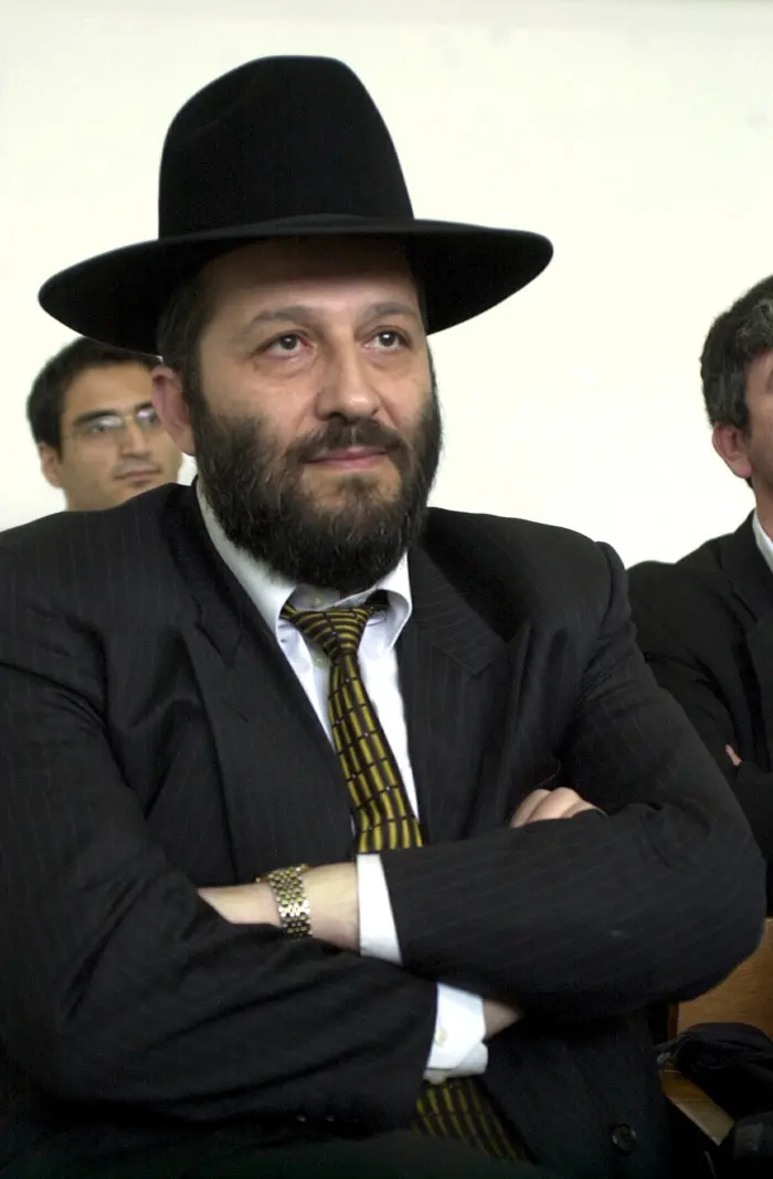 לטענת הפרקליטות, תכלית תקופת ההמתנה היא "מניעת מי שאינו ראוי לכך מלכהן בכהונה ציבורית"