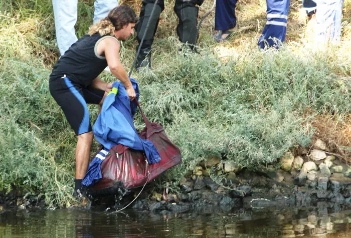 מה עבר לו בראש כשהוא סגר את הרוכסן של התיק האדום?