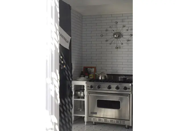 שילוב של הריהוט המסורתי של המטבח עם טכנולוגיה עכשווית