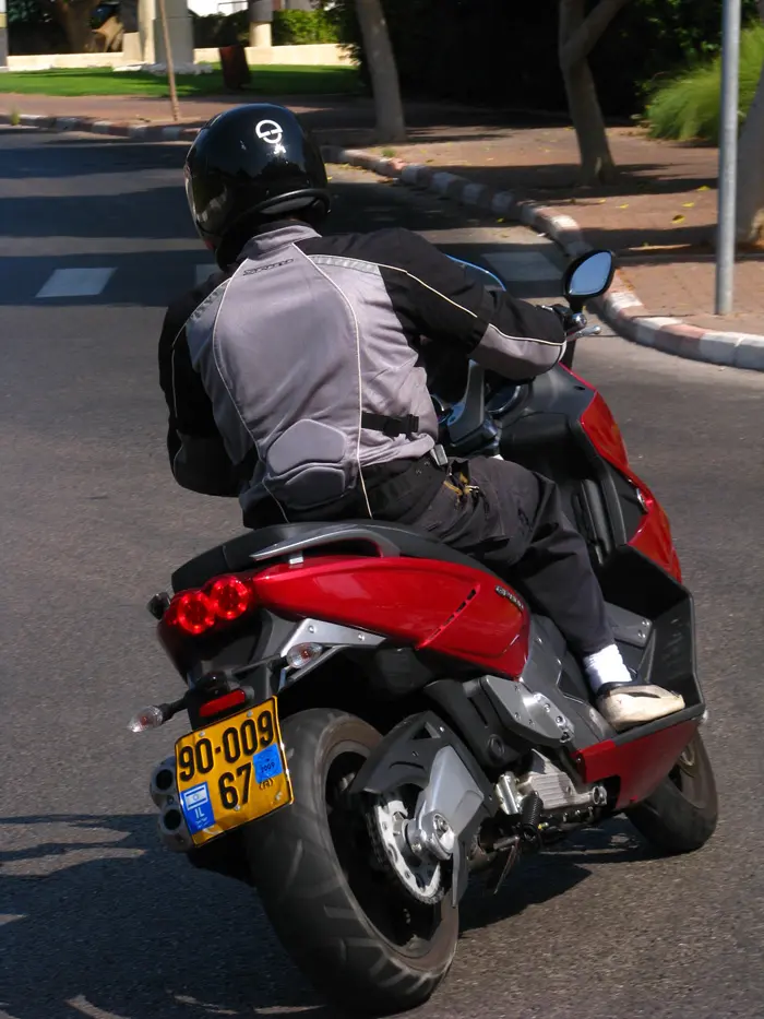 מבחן דו גלגלי ג'ילרה GP800