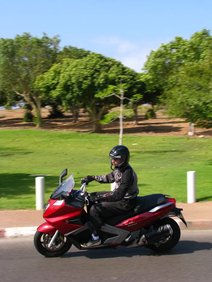 מבחן דו גלגלי ג'ילרה GP800