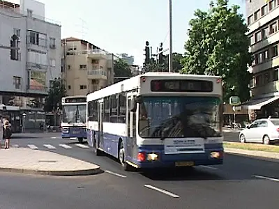 האוטובוסים תורמים לזיהום האוויר ולרעש