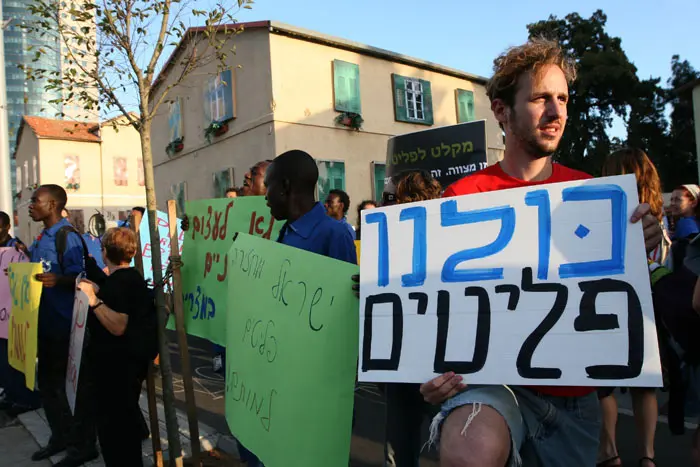 צה"ל מגרש את מבקשי המקלט מיד לאחר כניסתם לישראל, ללא כל בדיקה האם אותם פליטים זכאים למקלט מדיני