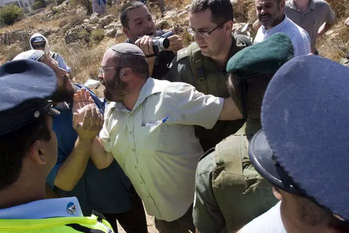 עימותים במהלך מסיק. למצולמים אין קשר לכתבה