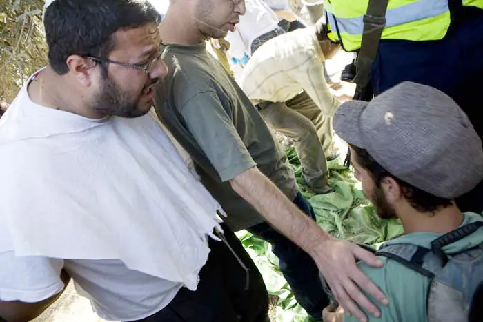 במקום היו כ-40 אנשי שמאל ומספר דומה של מתנחלים מחברון וקריית ארבע. בן גביר
