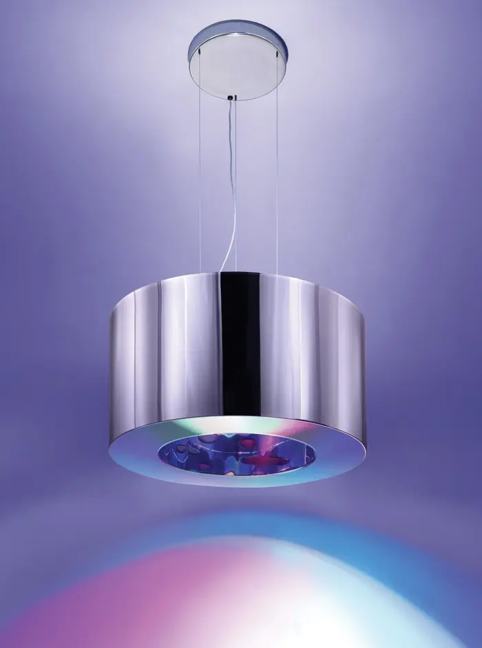 TIAN XIA - גוף תאורה השייך לקולקציית 'מטמורפוזה' שעיצבה קרלוטה. בעל שלוש אופציות תאורה שונות: ישיר וצבעוני, לא ישיר לבן, וצבעוני המפזר את האור בצד אחד בלבד. נשלט באמצעות שלט