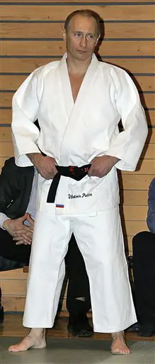 רק בן 56 וכבר יש לו חגורה שחורה. ולדימיר פוטין